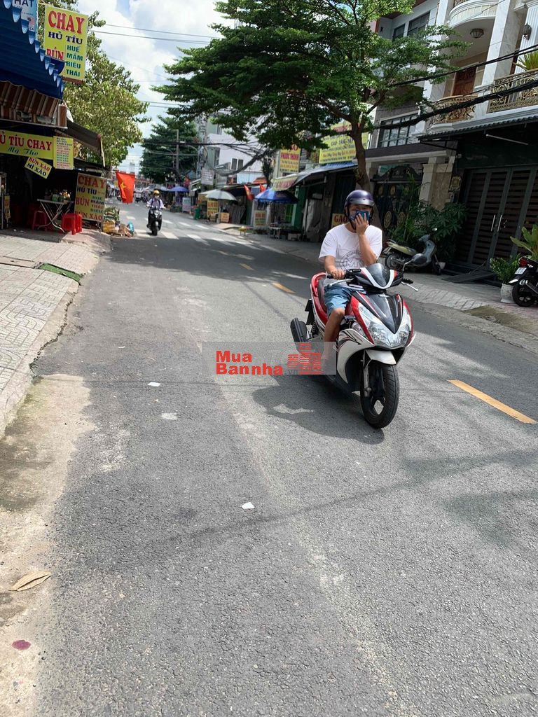 Chính chủ kẹt bán gấp nhà MTNB Lê Sao. Dt 3.5 x 17m. Cấp 4