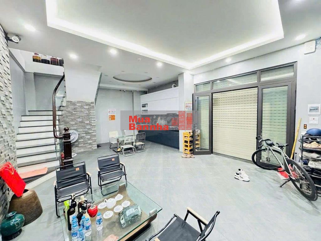 Hoàng Quốc Việt - Võ Chí Công, 1 ngoặt ra phố, full nội thất 39.8m*5T