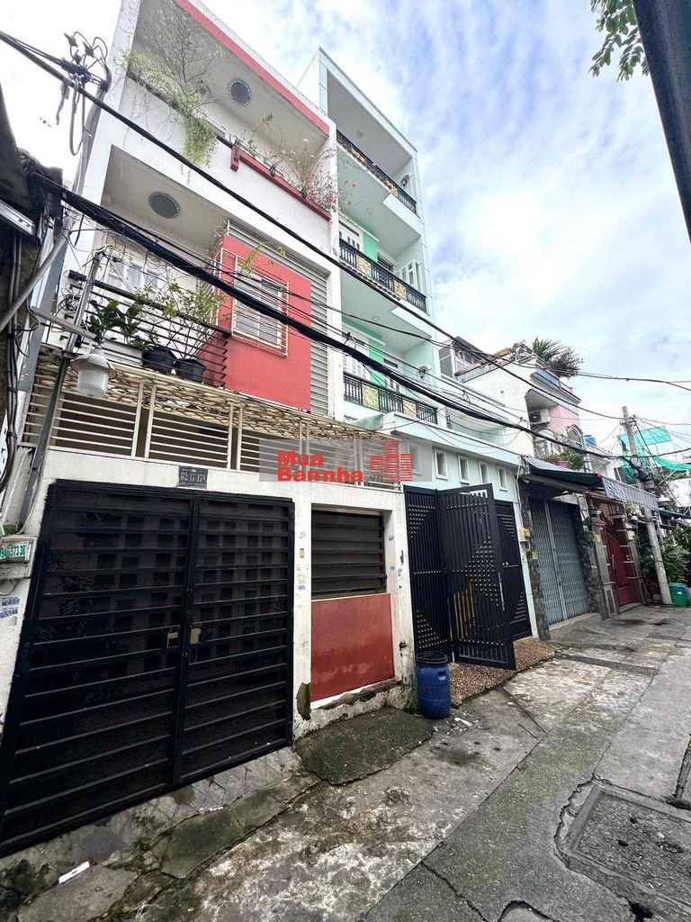 hạ giá 250tr từ 5 tỷ 750 xuống 5,5 tỷ , gần công viên