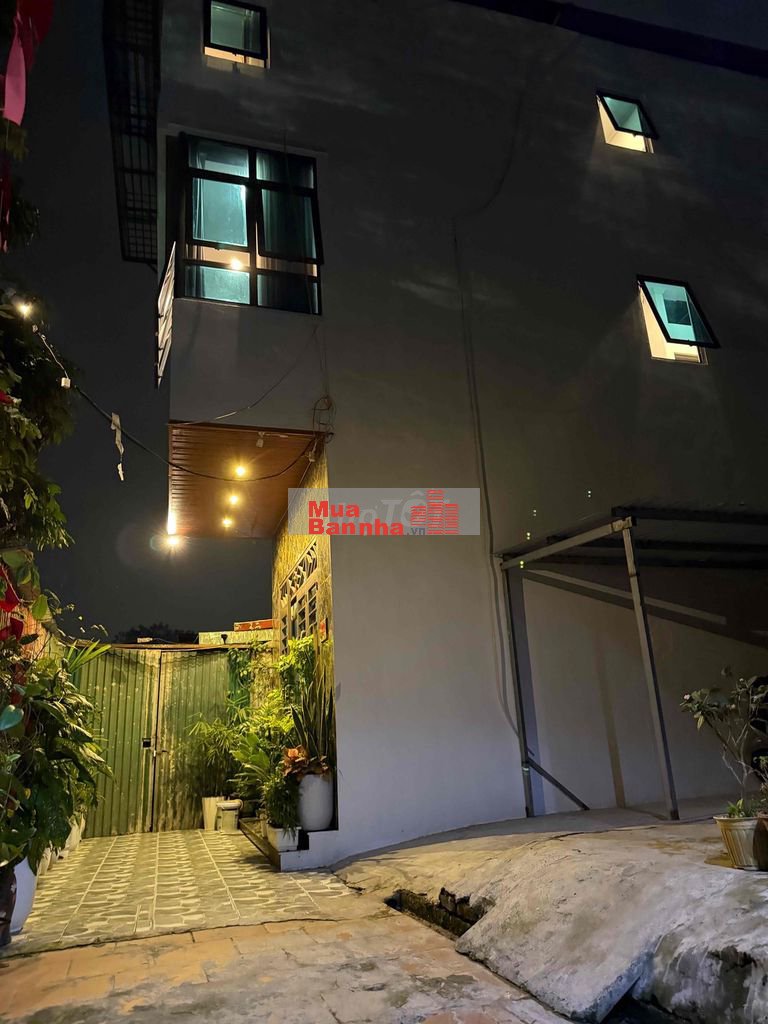 nhà 3 tầng thông thoáng 3phòng ngủ diện tích 40m2 full nội thất