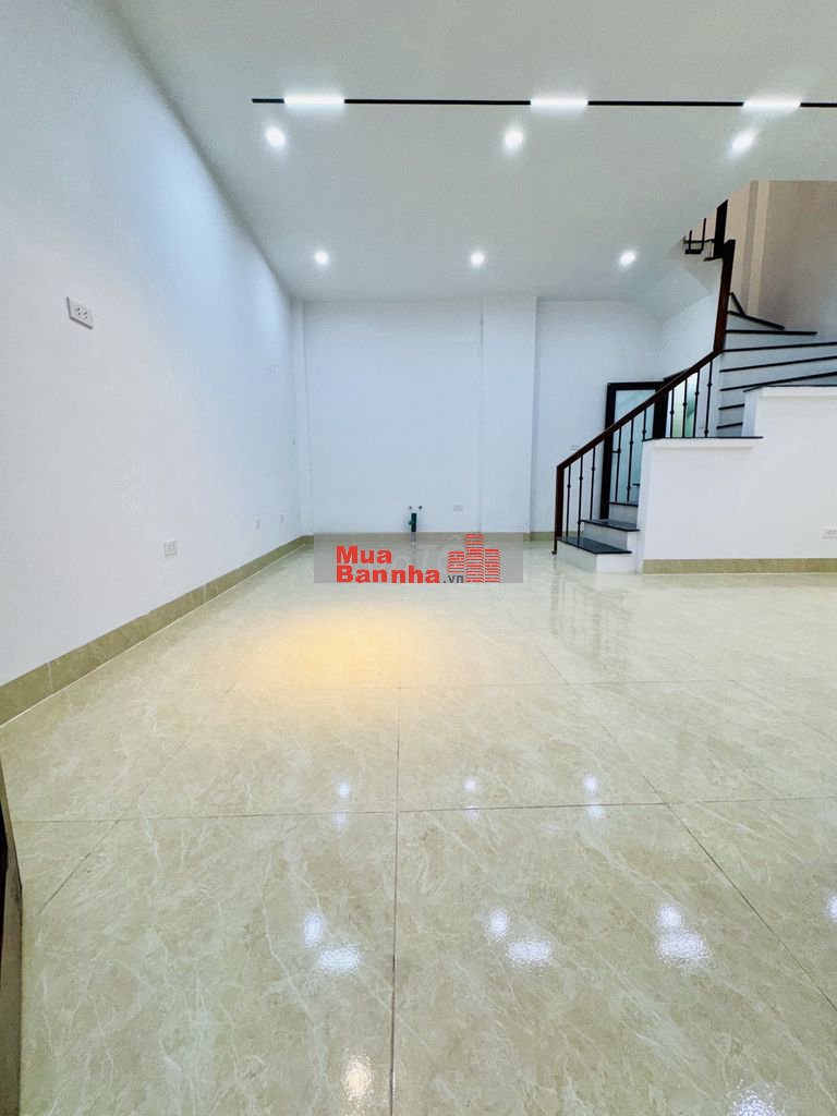 Giá êm nhất khu vực Lĩnh Nam, 60m2 - 6 ngủ - ô tô đỗ cổng - 7.8 tỷ