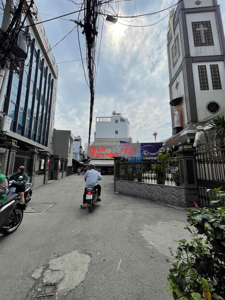 GIÁP QUẬN 10 - CÁCH HXH 50M - DT 33M2 - NHÀ 2 TẦNG - GIÁ 4,2 TỶ.