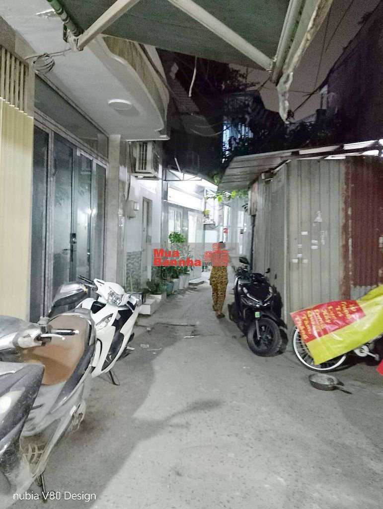 Chính chủ bán nhà đẹp , sổ vuông 2T,2PN ,kế UBND Phường Phú Định