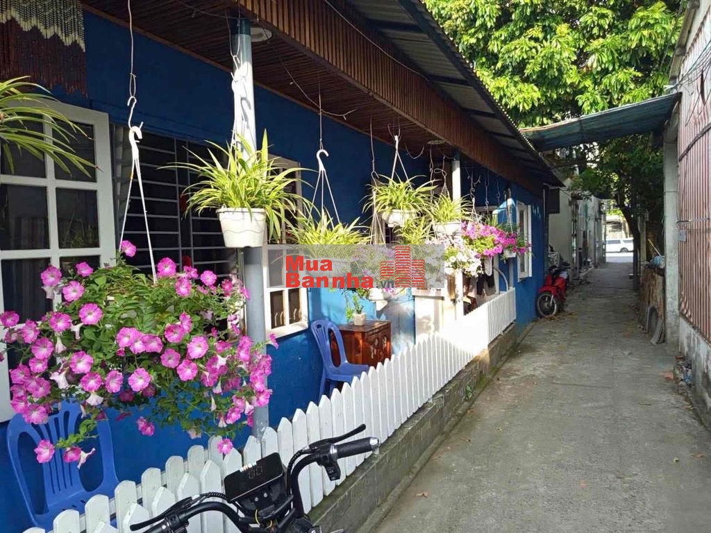 bán nhà câp 4 cách MT cách mạng tháng 8 chỉ vài bước chân . cẩm lệ