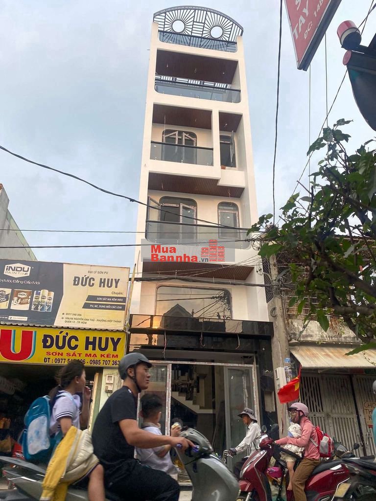 Siêu Phẩm 4 tầng Có Thang Máy Mặt Tiền Chợ Trần Quang Cơ