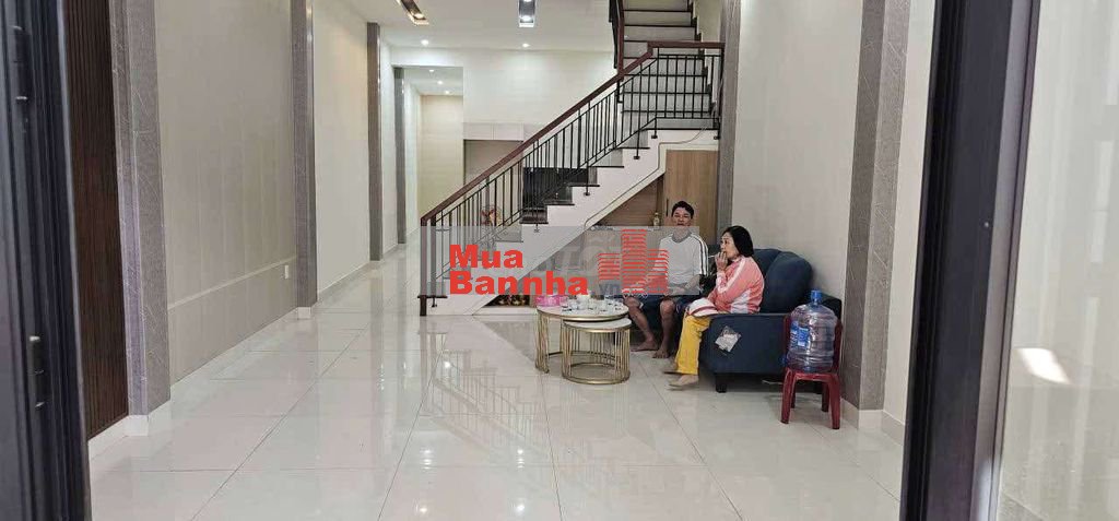 🐥🐥BÁN NHÀ 2 TẦNG ..
🌳KHU VƯC SƠN TRÀ ...
DT 107M2.....NGAng 5m....