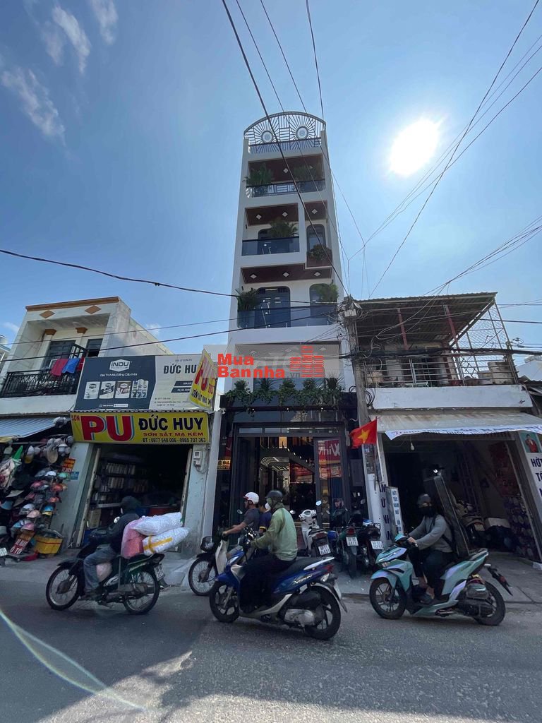 Nhà Mặt Tiền Ngay Chợ. Có thang máy. Mua gì cũng được bán gì cũng sung