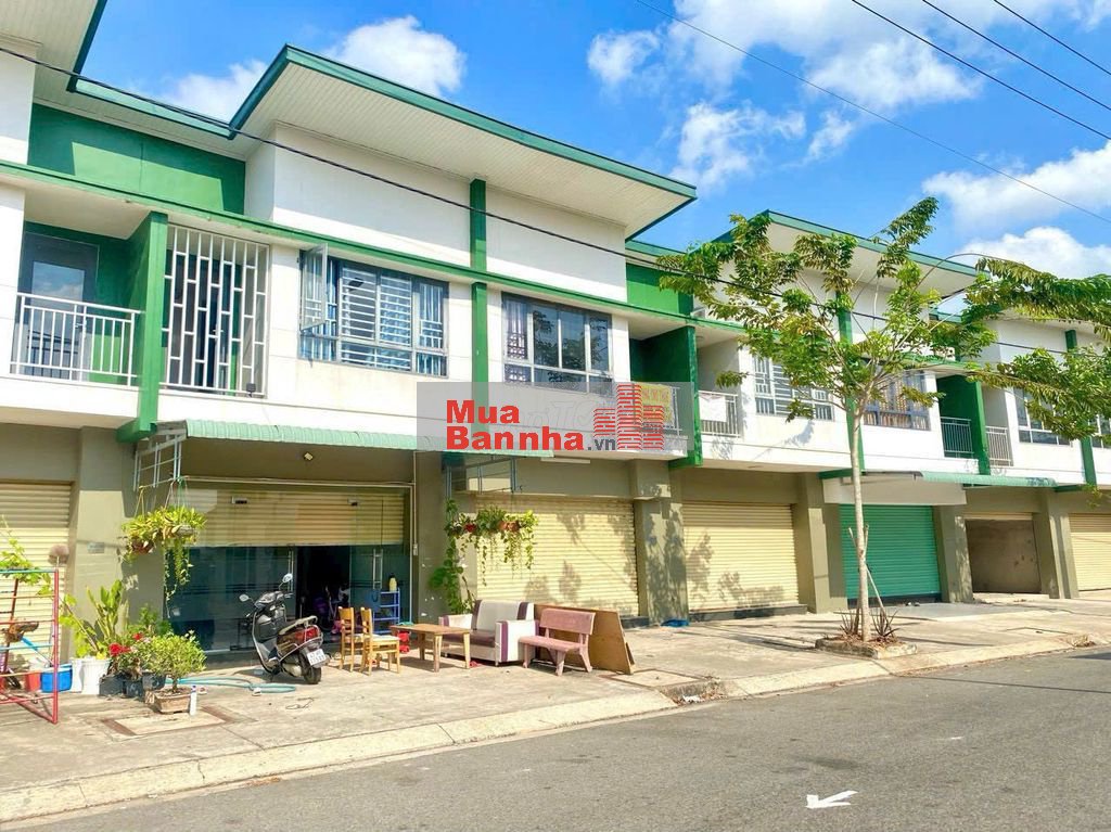 Căn shophouse Oasis City cần bán