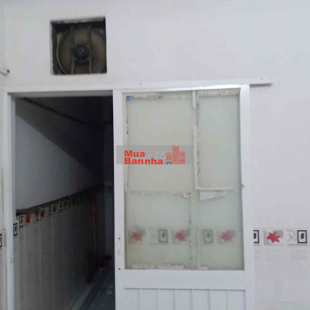 Nhà gần chợ Vườn Chuối, 4 tầng, 6 phòng, 3 toilet, 1 bếp, 1 khách