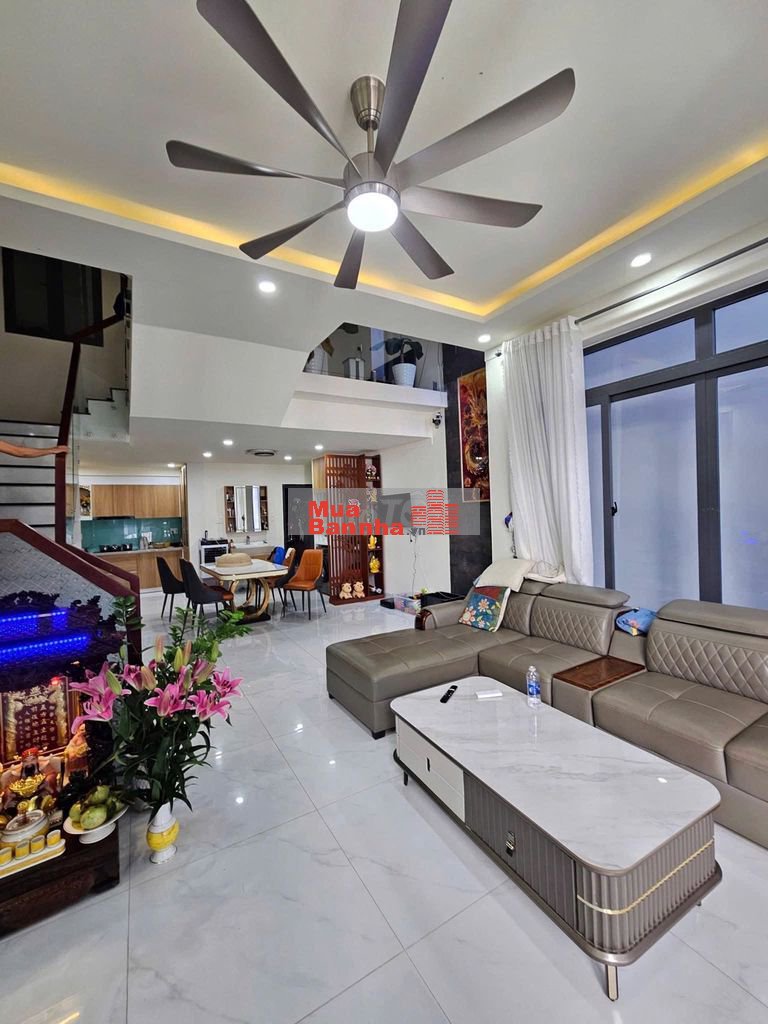 Nhà mặt tiền đường Đào Tấn