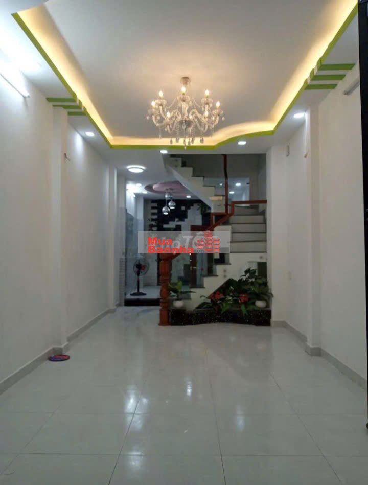 Bán nhà mặt tiền nở hậu, cách sân bay TSN 1km