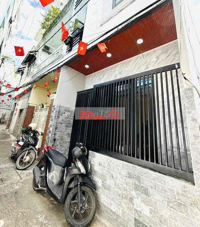 3 TẦNG KIÊN CỐ BTCT - CÁCH MT 5 CĂN NGAY NGÃ GIAO NTH - TTT - NG.T.THÀ