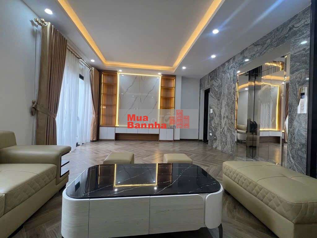 bán nhà Hoàng Như Tiếp, Full nội thất, thang máy êm ru