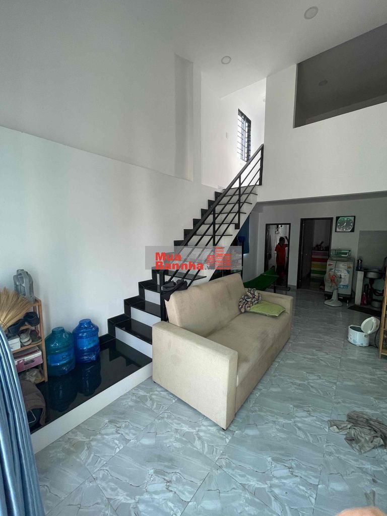 Nhà 1 trệt 1 lững đúc -2 MT - SHR