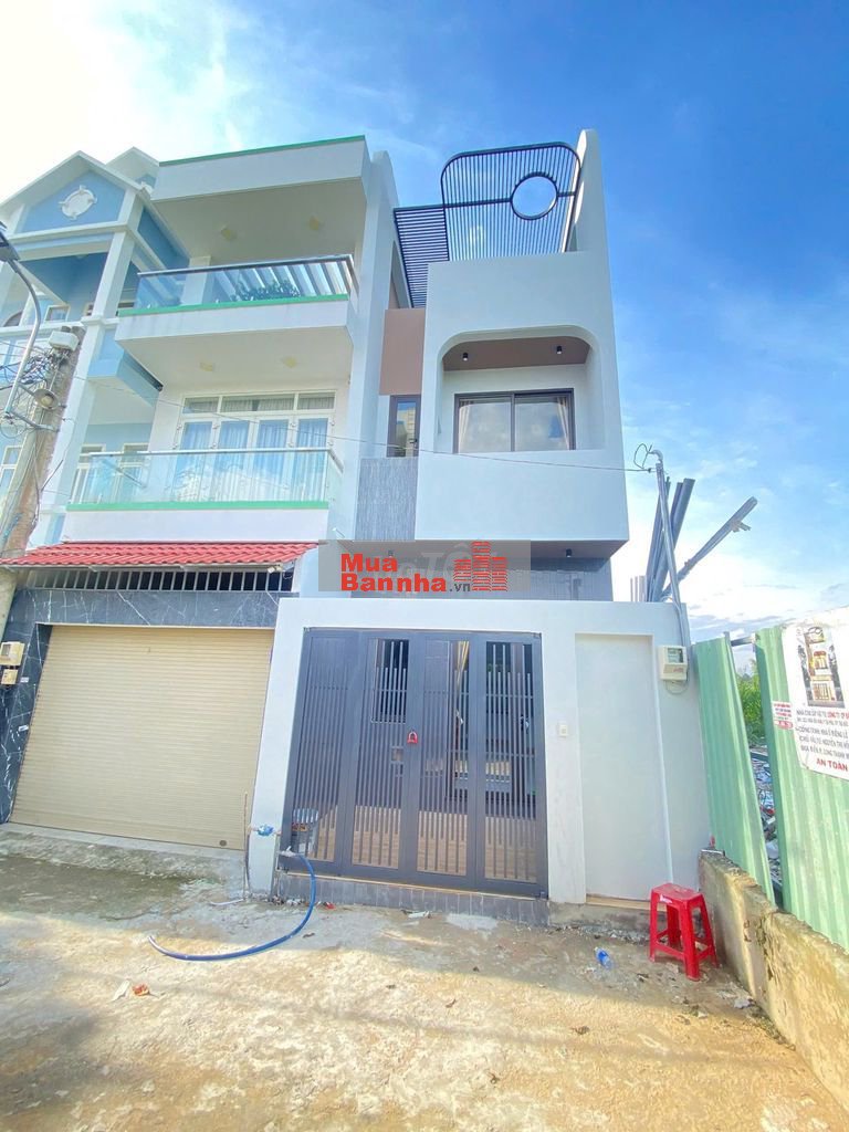 nhà xây mới cần bán