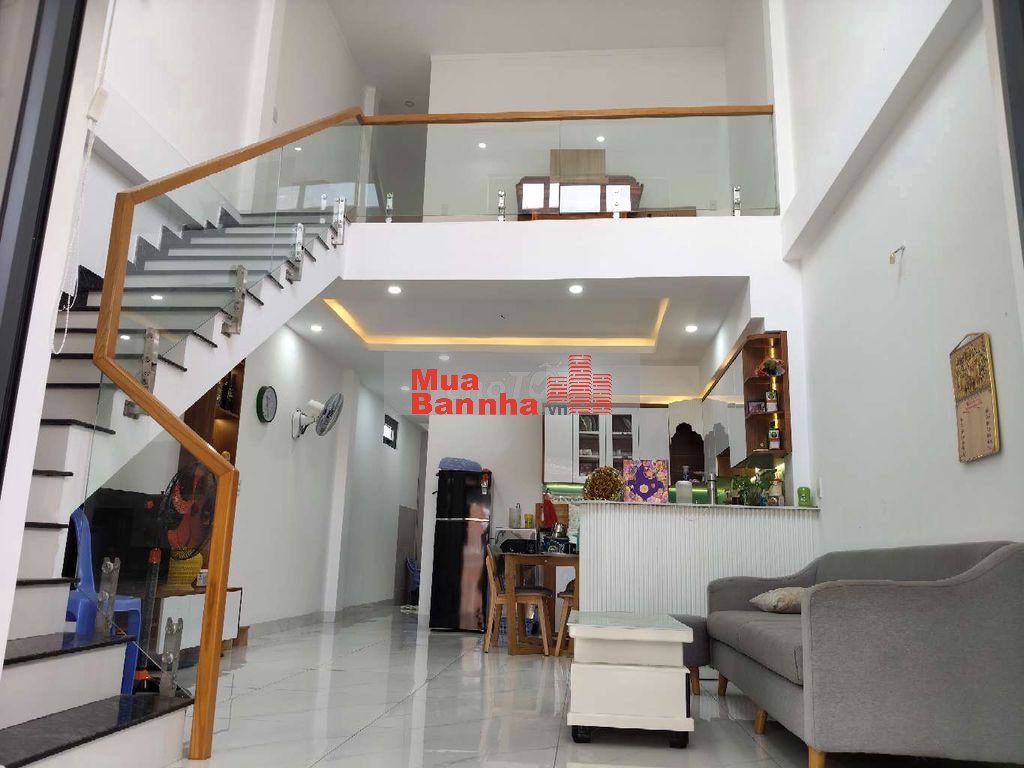 Nhà trệt lầu lửng phong cách hiện đại cách trường cấp 2 phú hòa 800m