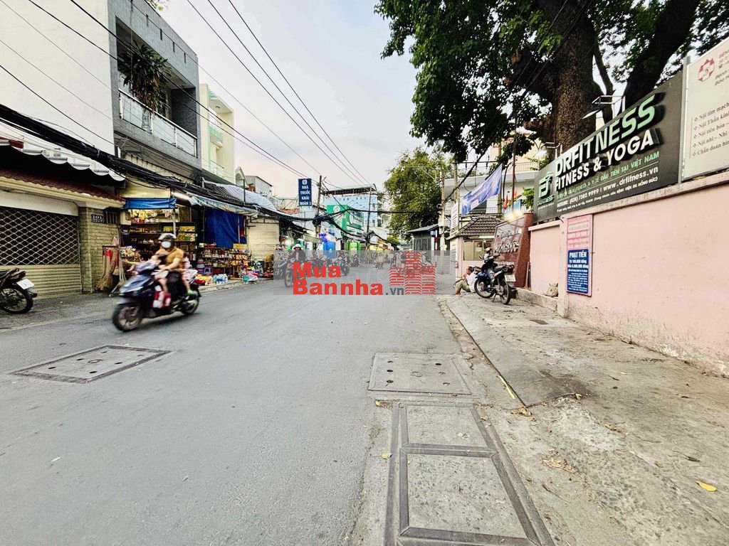 NHÀ ĐẸP - 42M2 - NGAY NGÃ 4 THỐNG NHẤT QUANG TRUNG