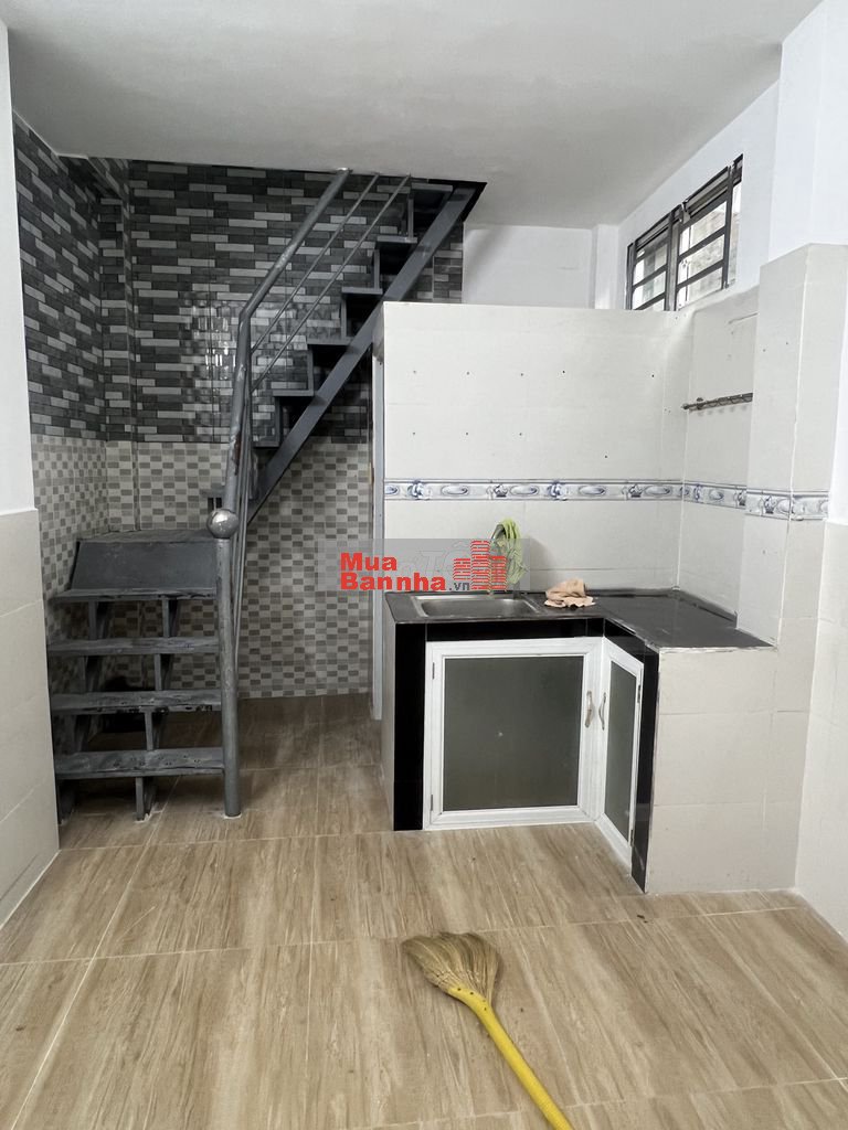 Bán nhà quận 4, cách hẻm 7m chỉ 50mét. 1Tr1Lầu , 1PN 2WC