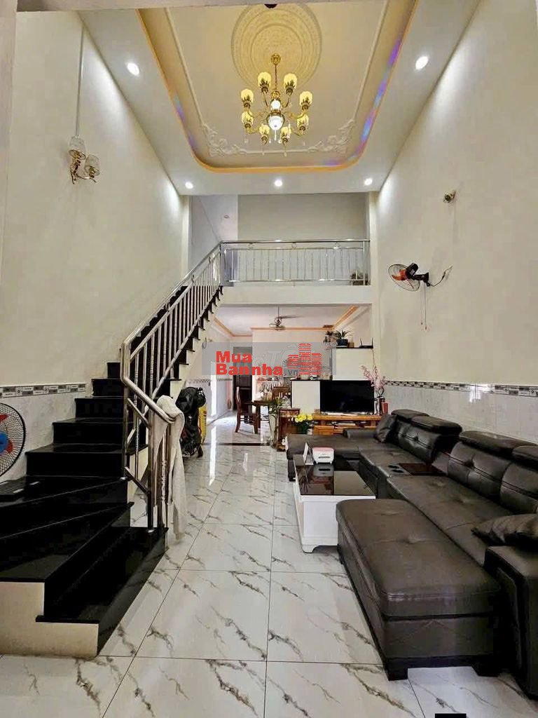 Phan Bội Châu, ngộp bank bán nhà 1T 1L DT 63m2- 1tỷ 380 cách Vincom 5p