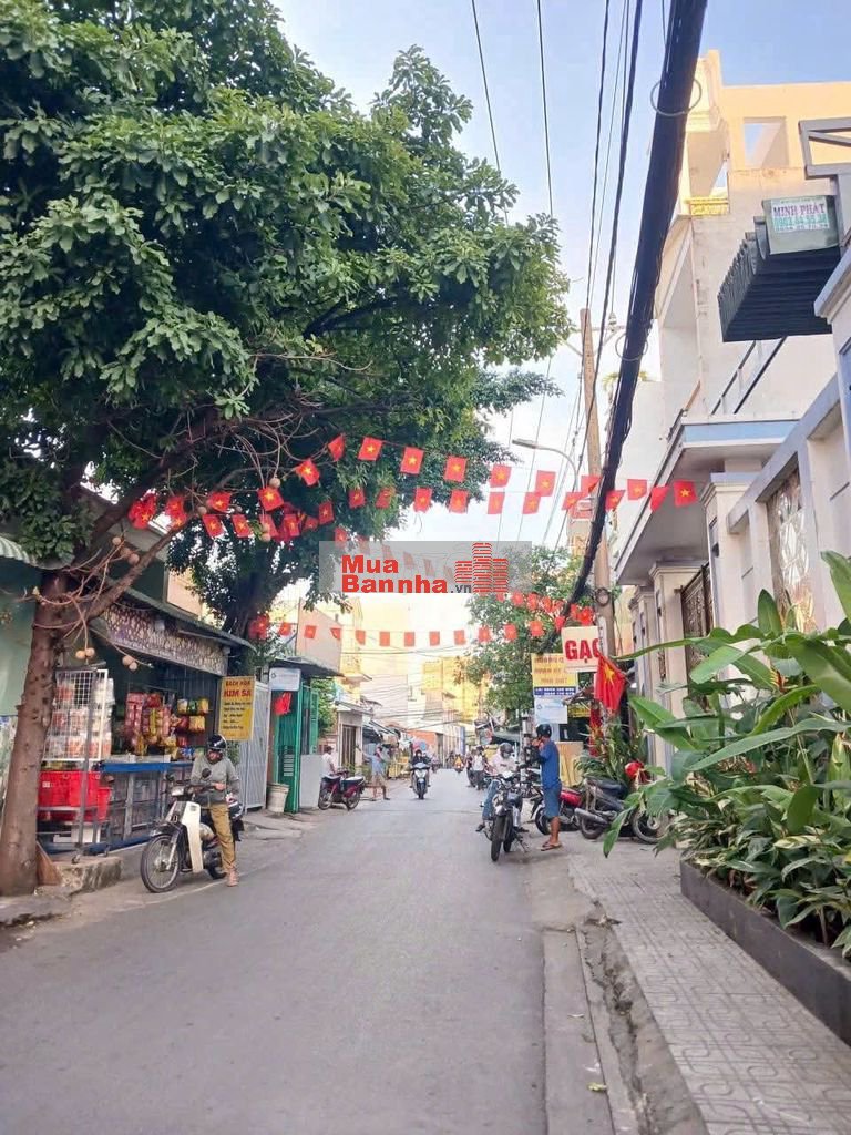 Nhà 413/ Lê Văn Qưới - 53m2 - 4x13m, hẻm 6m , giá 5,55 tỷ