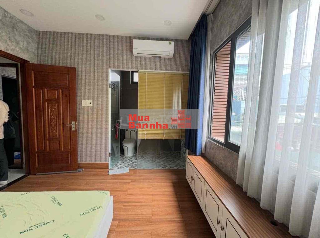 bán gấp siêu phẩm 3 tầng ngang 7m đối diện Emart Phan Huy Ích