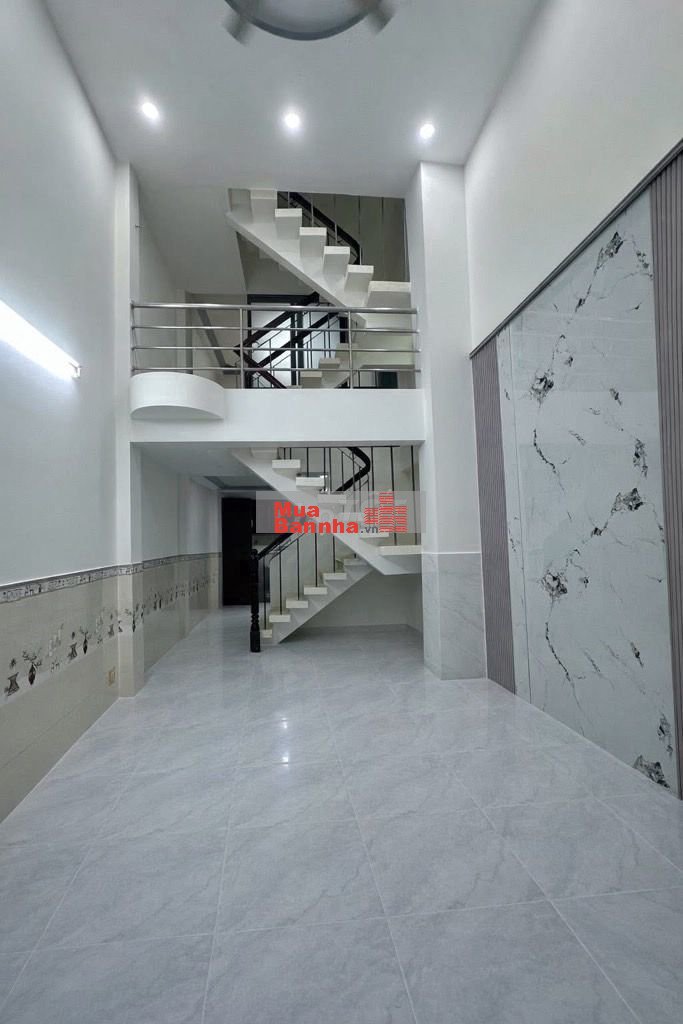 NGUYỄN LÂM, Q10 - HẺM THÔNG CÁCH MT 10M – NHÀ ĐẸP DỌN VÀO Ở NGAY