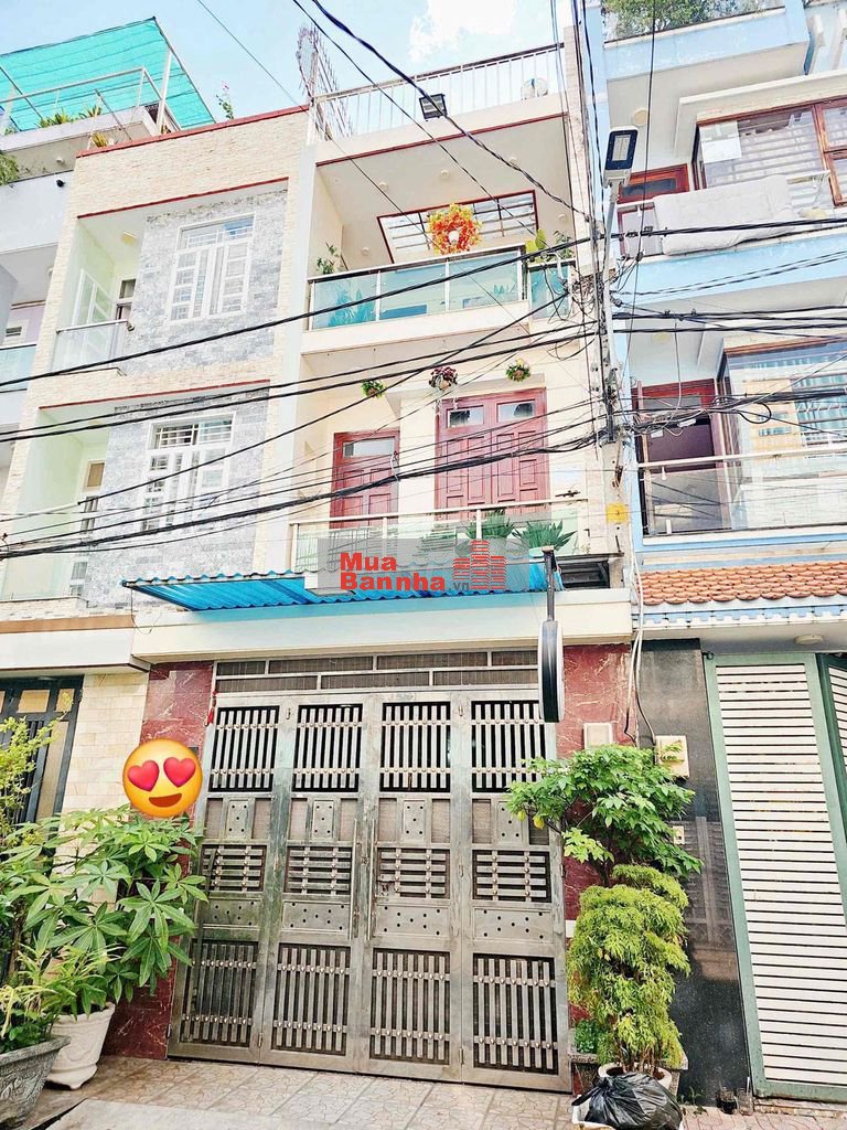 8 tỷ 050 triêu. NHÀ ĐẸP , NỘI THẤT GỖ CĂM XE và GÕ ĐỎ. KHÔNG NGẬP NƯỚC