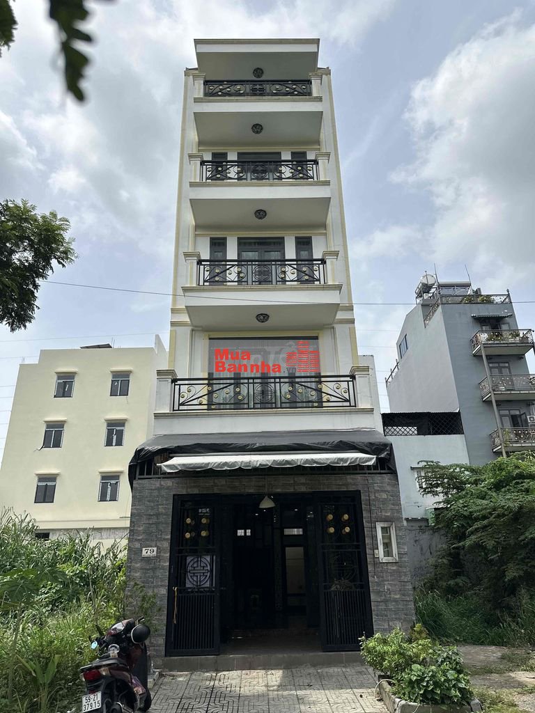 nhà phố kdc phong phú 4 công viên trước nhà