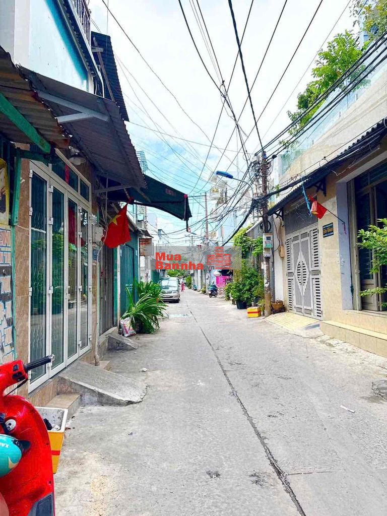 Nhà cách 3căn ra HXH 👉 Đ/c : 449/ Hương Lộ 2 , Bình Trị Đông 👉 D/t :