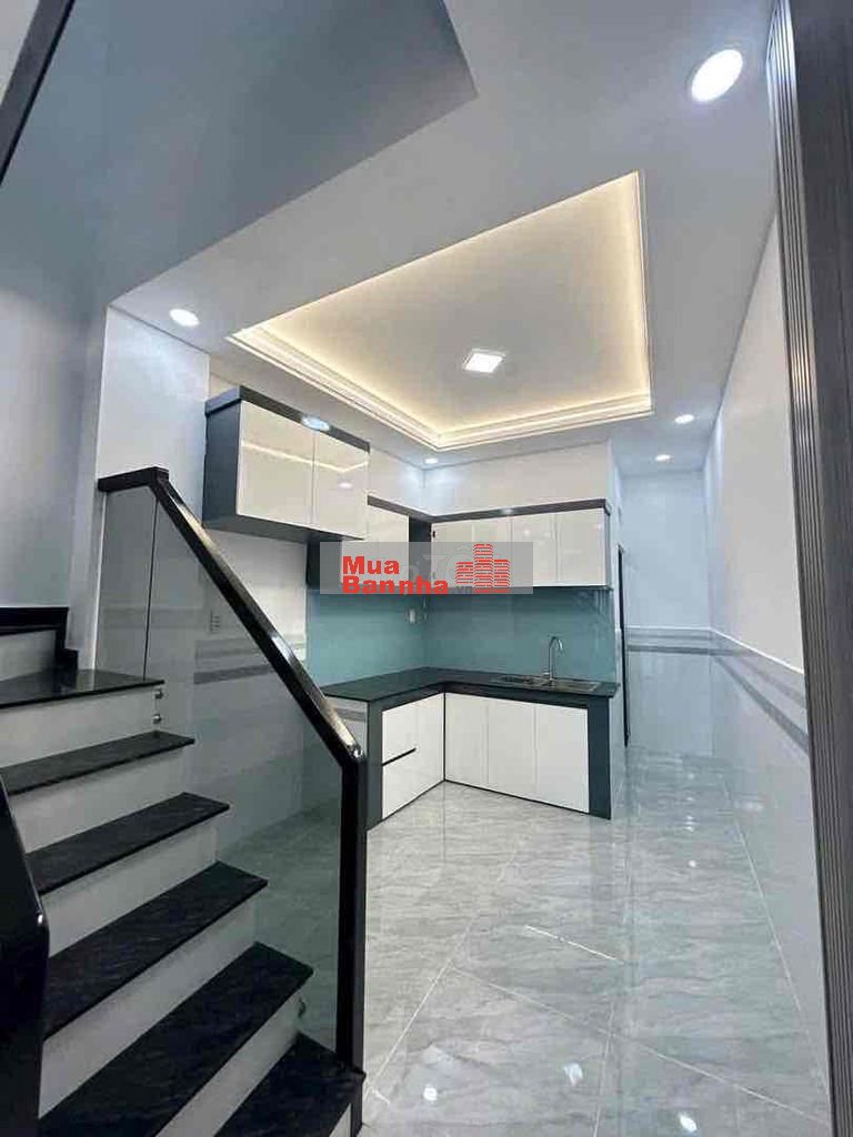 Bán gấp nhà ngay siêu thị metro đường lê văn khương