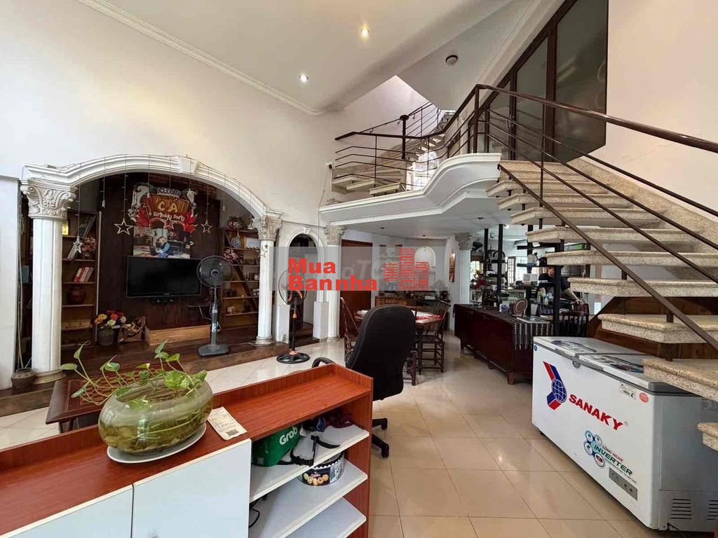 Tổng giãm 3.3 tỷ, giá chào mới chỉ 16.9 tỷ. Hoàng Hoa Thám -121M2 -