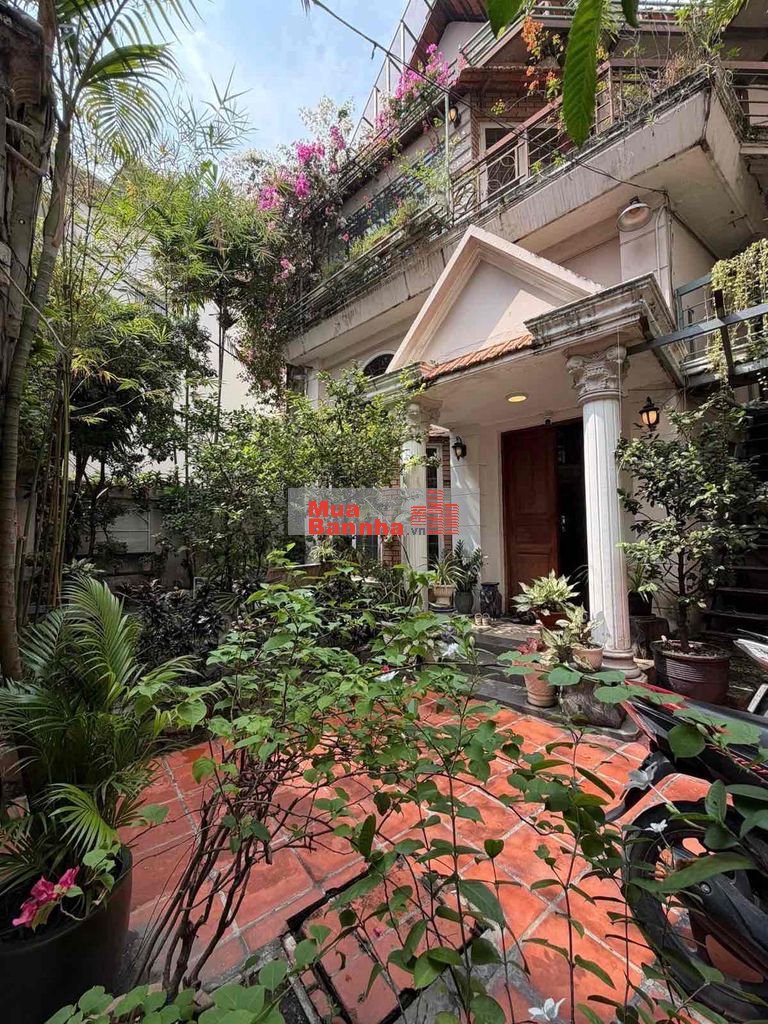 Tổng giãm 3.3 tỷ, giá chào mới chỉ 16.9 tỷ. Hoàng Hoa Thám -121M2 -