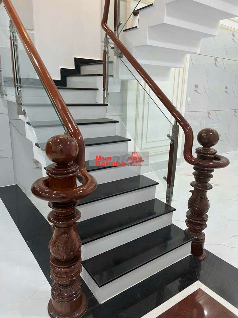 Nhà cao cấp lững + 3 lầu ngay ADV và Q6.SHR
