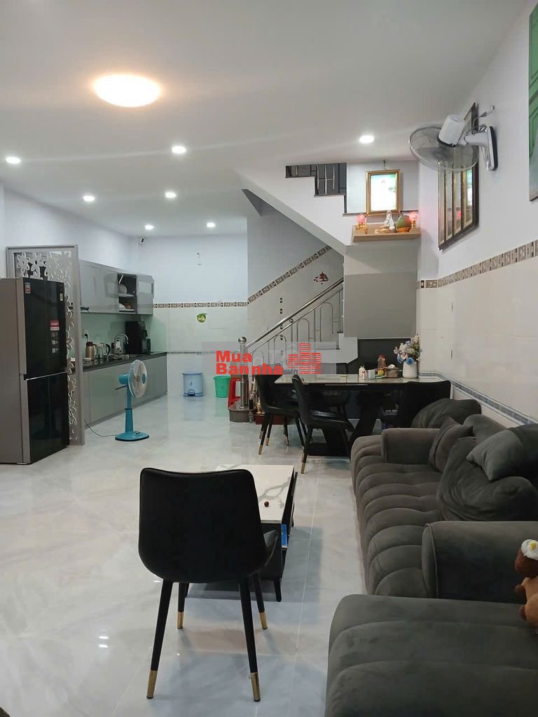 Bán nhà mặt tiền – Đường 179 Hoàng Hữu Nam – Nhà đẹp vào ở ngay