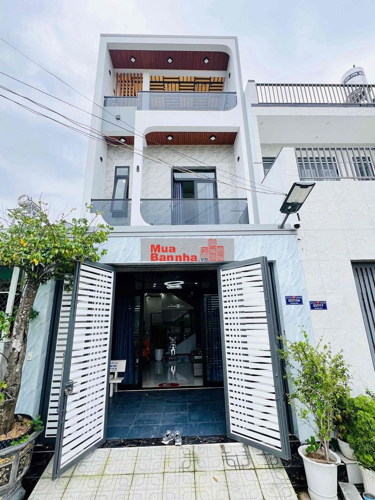NHÀ MỚI Full nội thất cao cấp .Có phòng karaoke.