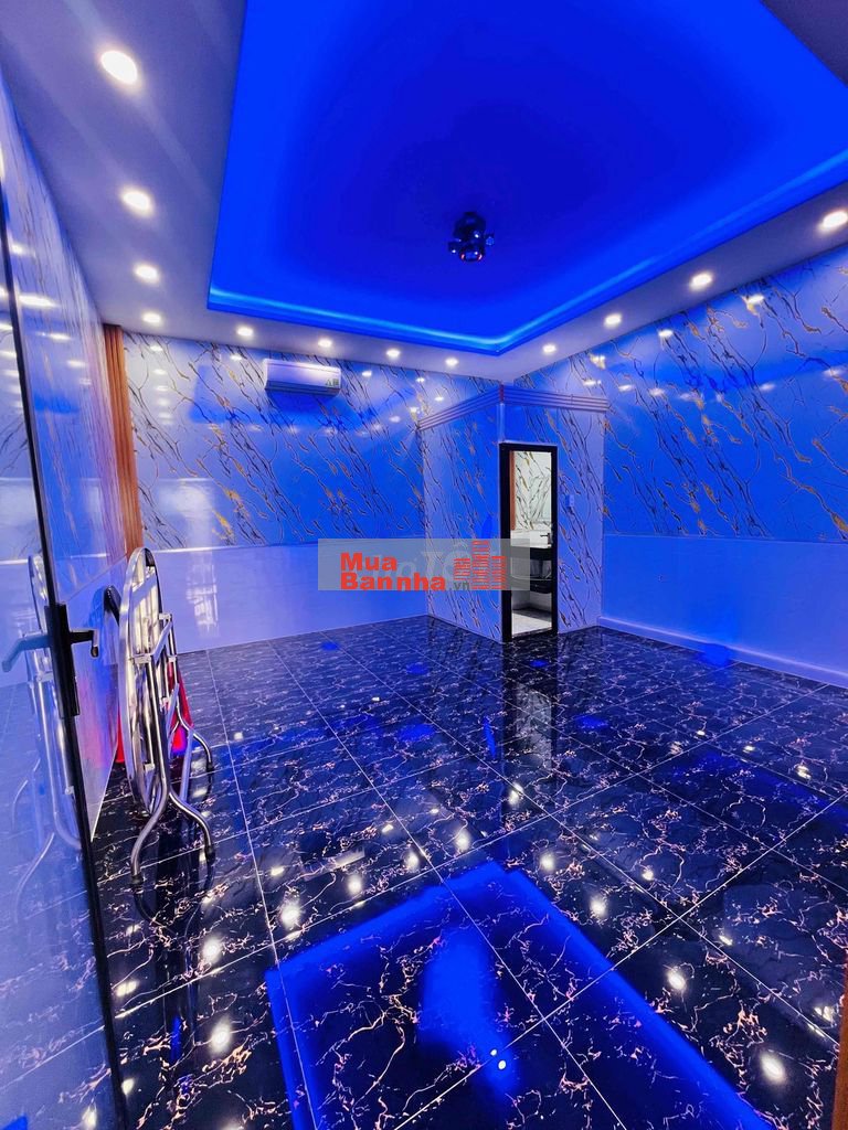 NHÀ MỚI Full nội thất cao cấp .Có phòng karaoke.