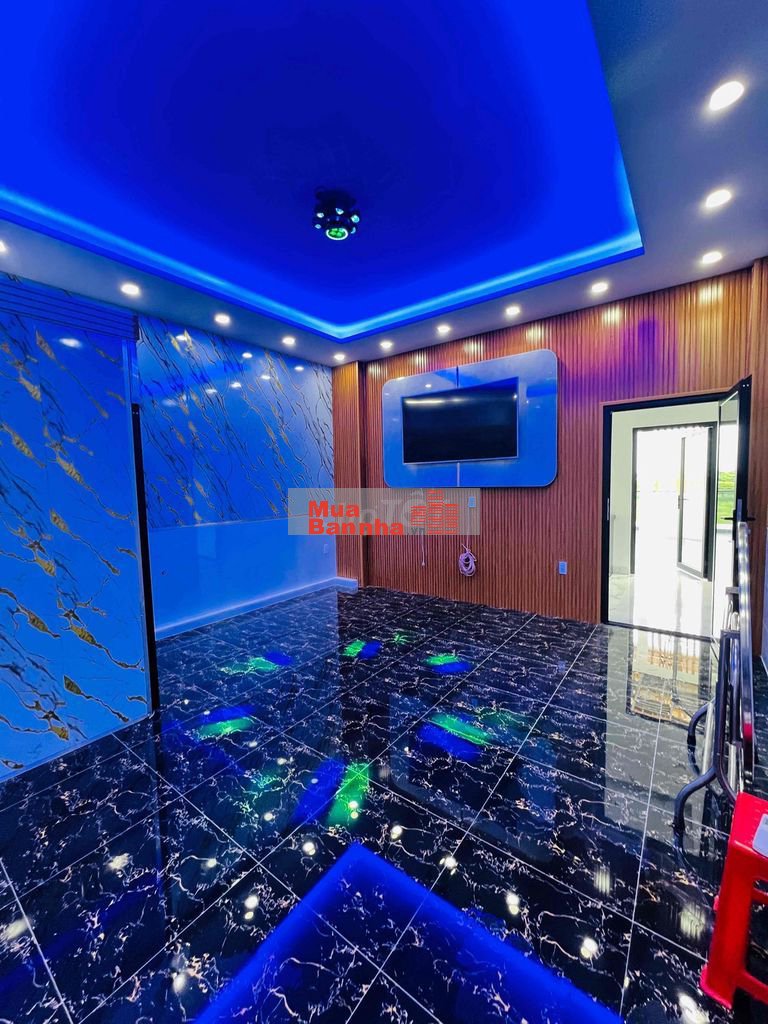 NHÀ MỚI Full nội thất cao cấp .Có phòng karaoke.