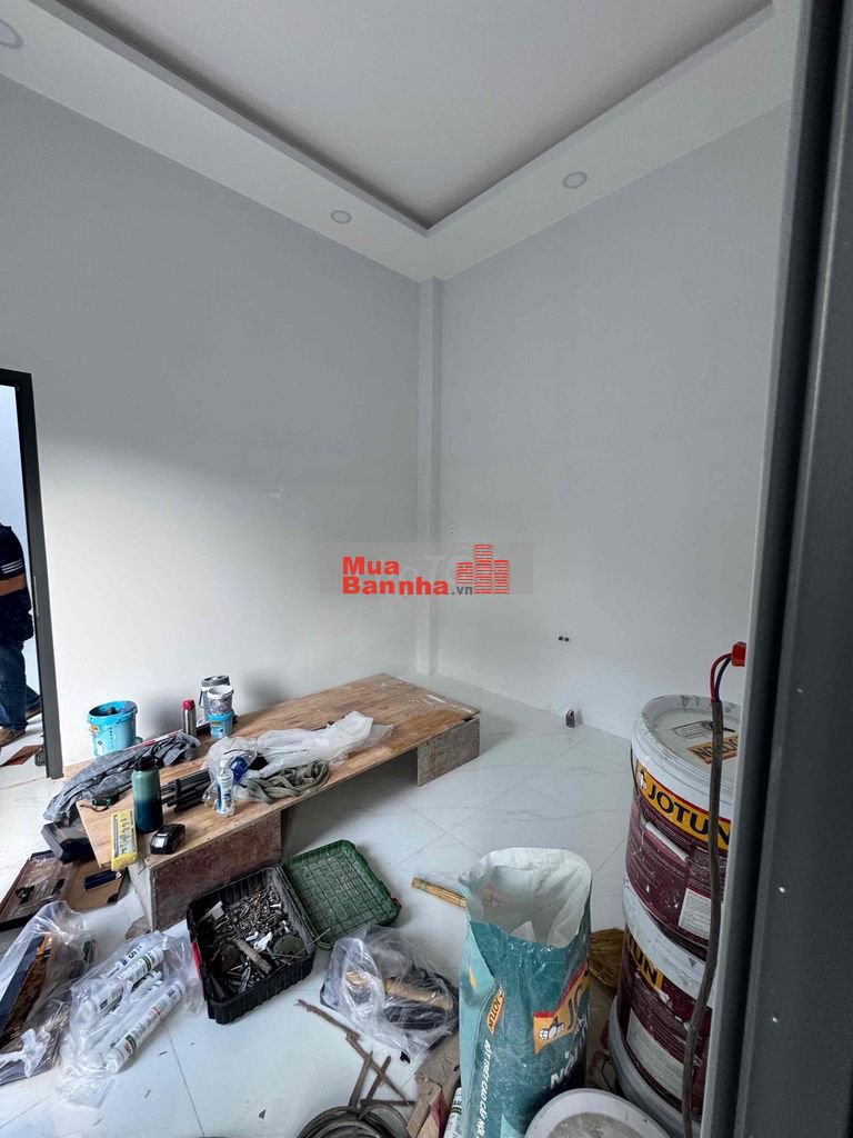 Nhà DT 4m20x12m20 .3 lầu sân thượng 4 P,5 wc Cách bến xe Q8 ,2 cây Số