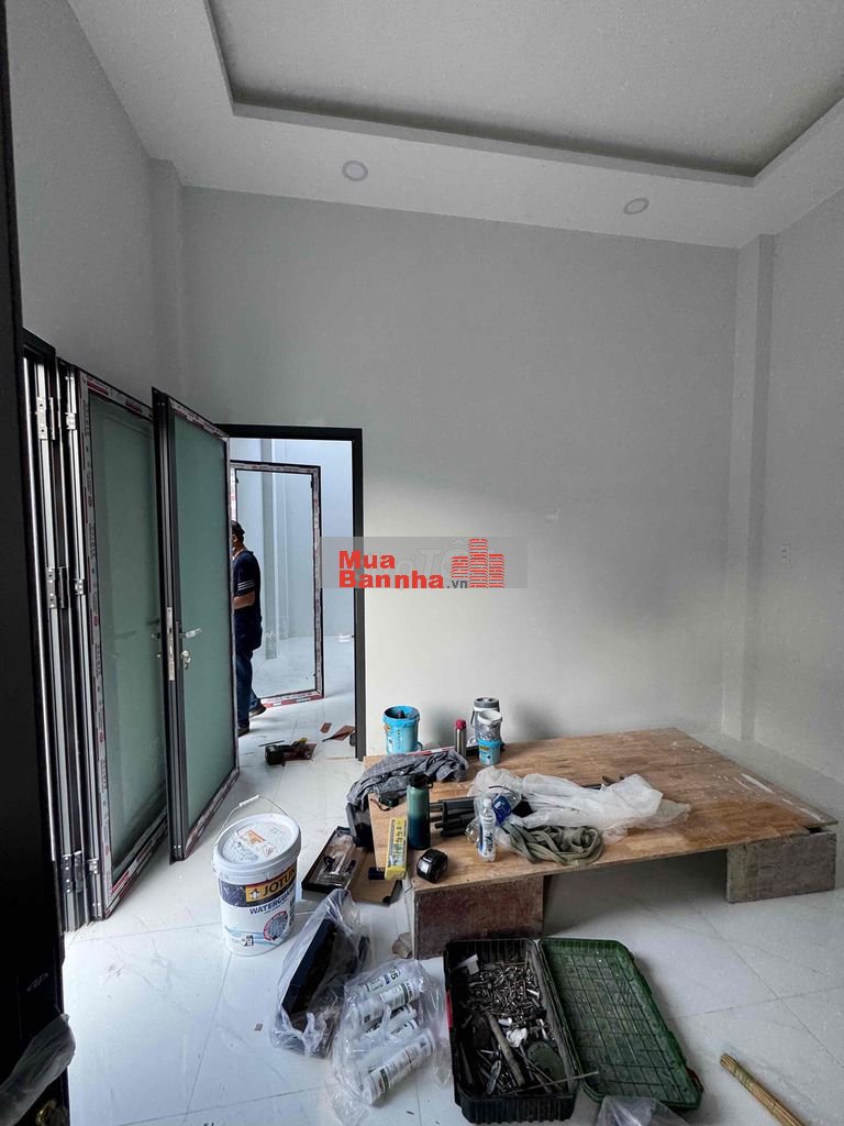 Nhà DT 4m20x12m20 .3 lầu sân thượng 4 P,5 wc Cách bến xe Q8 ,2 cây Số