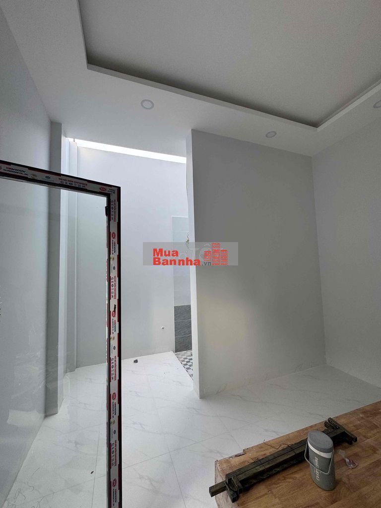 Nhà DT 4m20x12m20 .3 lầu sân thượng 4 P,5 wc Cách bến xe Q8 ,2 cây Số