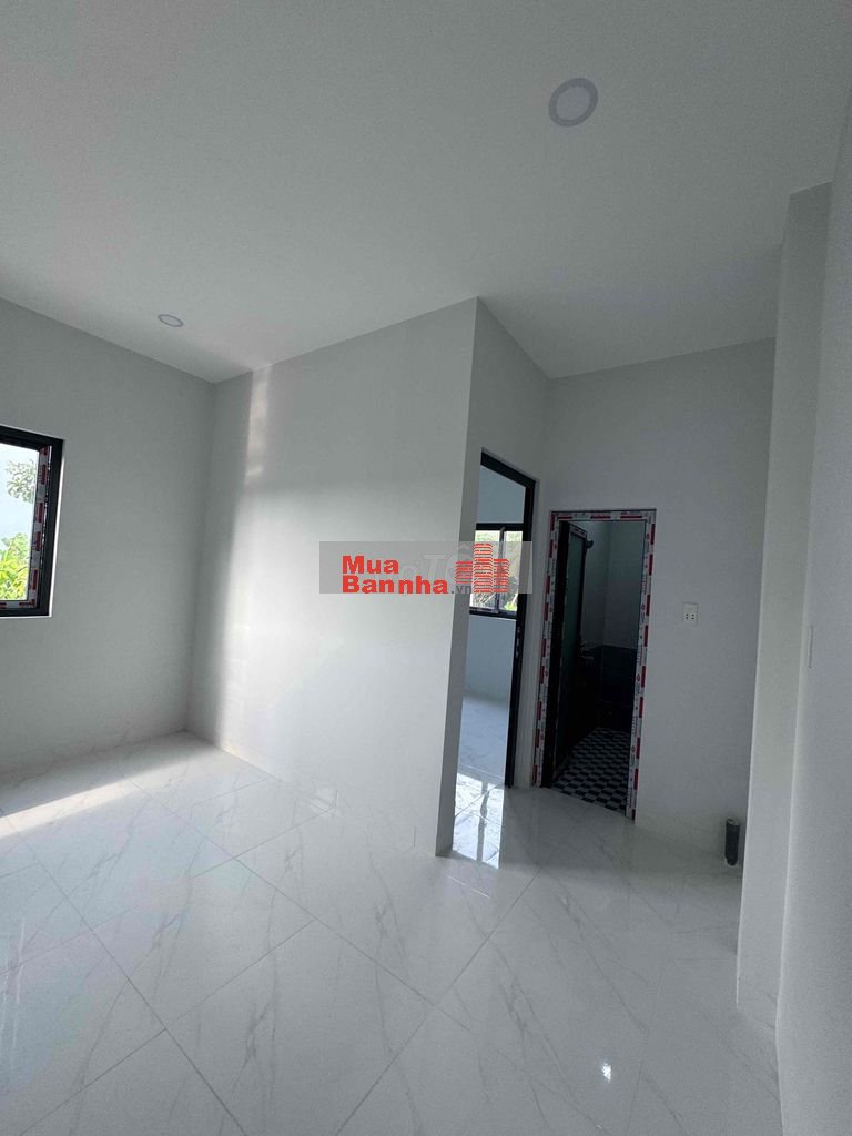 Nhà DT 4m20x12m20 .3 lầu sân thượng 4 P,5 wc Cách bến xe Q8 ,2 cây Số