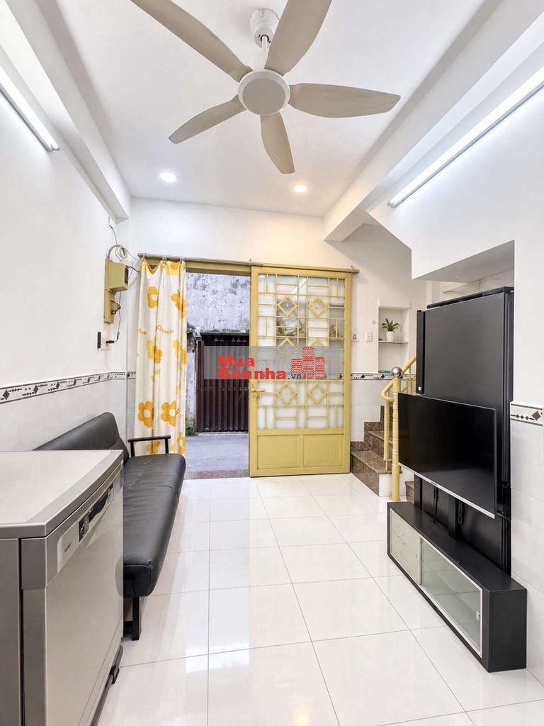 Quá hiếm Huỳnh Văn Bánh còn 1 căn *** gần mặt tiền 5 tầngSD 100m2