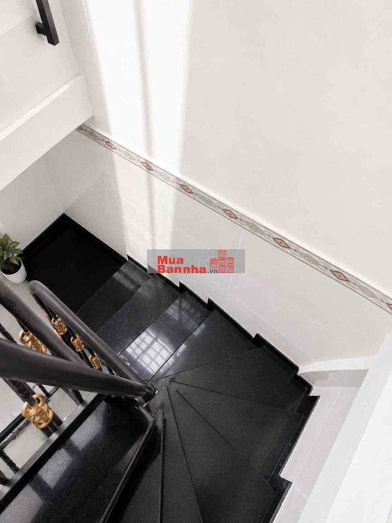 Hoa hồng 1% nhờ A,CE chạy phụ 🏡 BÁN NHÀ HẺM CÁCH MẠNG THÁNG 8