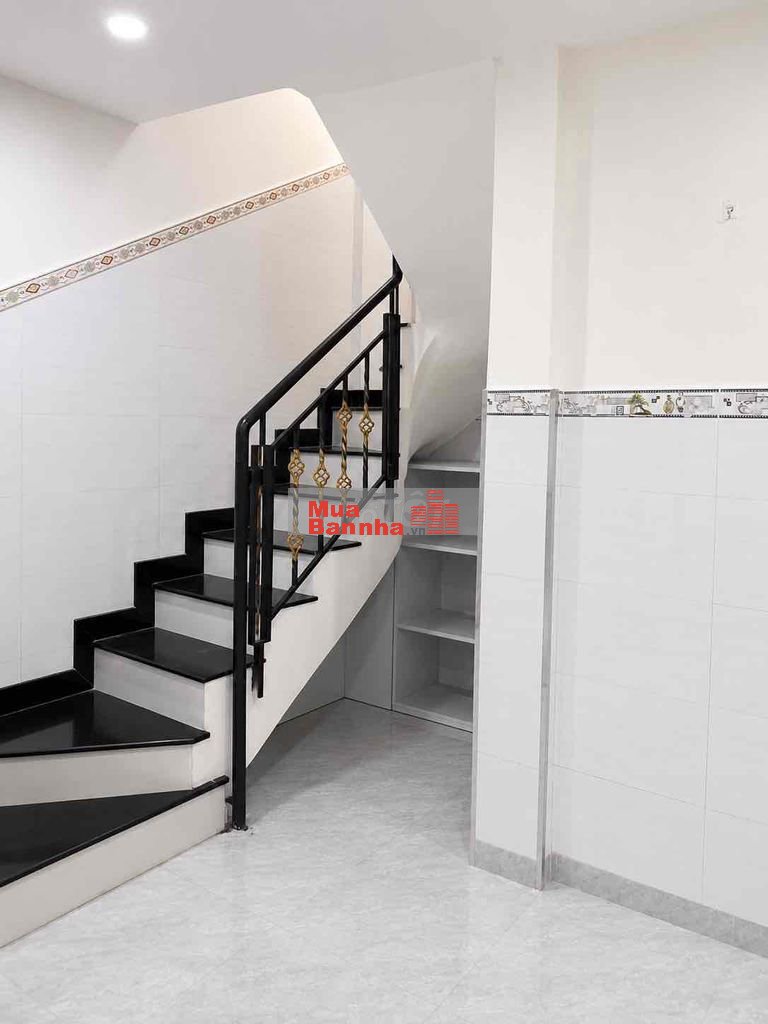 Hoa hồng 1% nhờ A,CE chạy phụ 🏡 BÁN NHÀ HẺM CÁCH MẠNG THÁNG 8