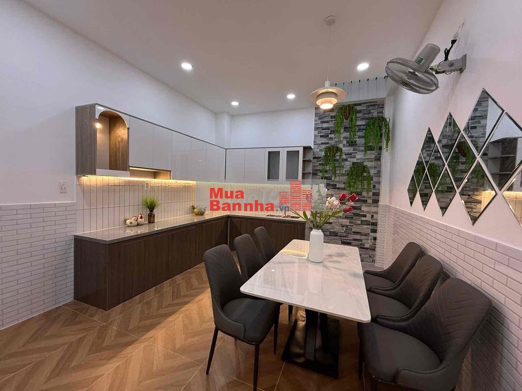Bán nhà mặt tiền đường rộng rãi KDC Bình Hưng