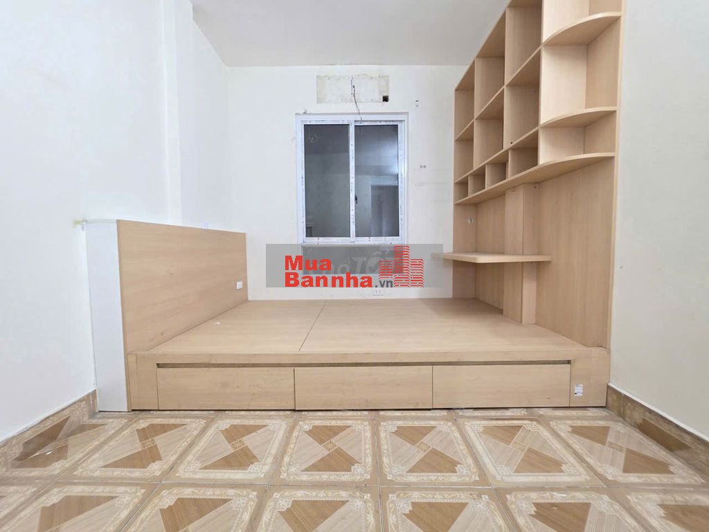 Bán gấp nhà trong ngõ 93 Vũ Tông Phan, cạnh trường TH Nguyễn Trãi