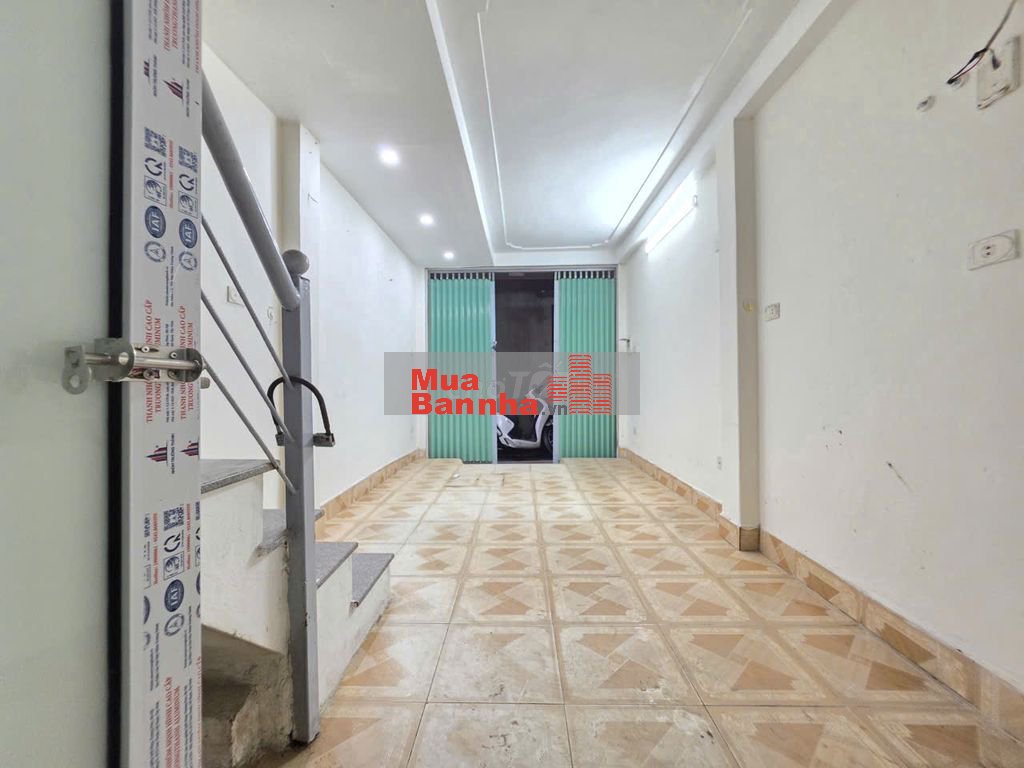 Bán gấp nhà trong ngõ 93 Vũ Tông Phan, cạnh trường TH Nguyễn Trãi