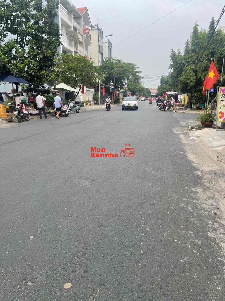 nhà cấp 4 đông hưng thuận 10 phường đông hưng thuận Q12 dt: 102m2