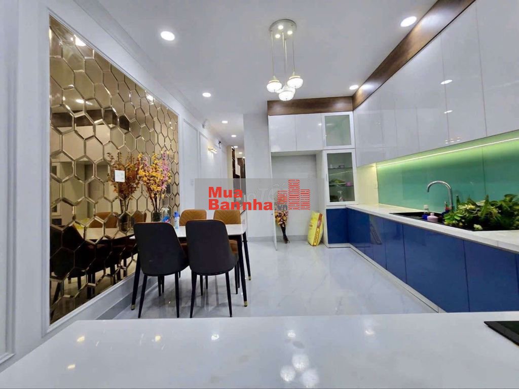NHÀ CẦN BÁN DT 4X16 ĐÚC TRỆT 2 LẦU, SÂN THƯỢNG