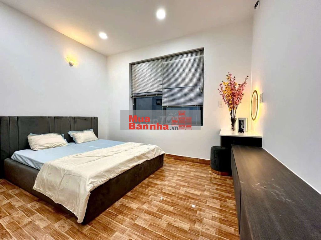 NHÀ CẦN BÁN DT 4X16 ĐÚC TRỆT 2 LẦU, SÂN THƯỢNG